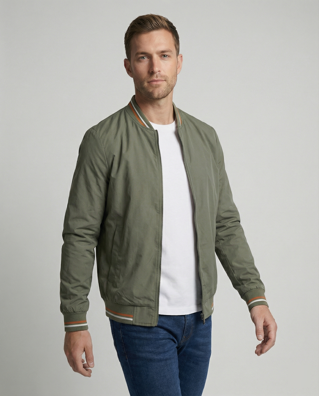 Men's bomber jacket | Fitted cut with zipper